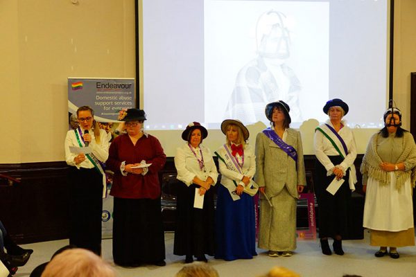 Endeavour_pr-(14) Endeavour_pr-(14)